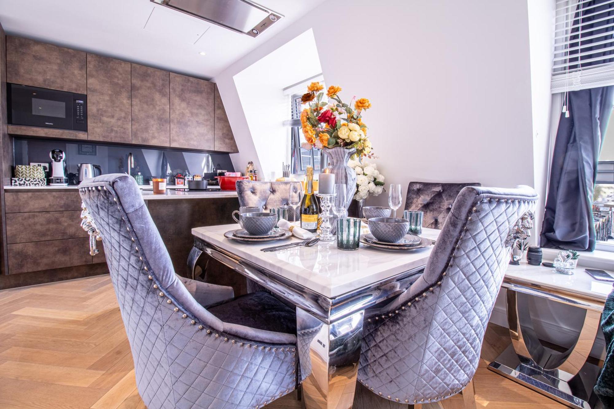 Luxurious 1-Bedroom Penthouse In Marble Arch 71 Londra Exterior foto