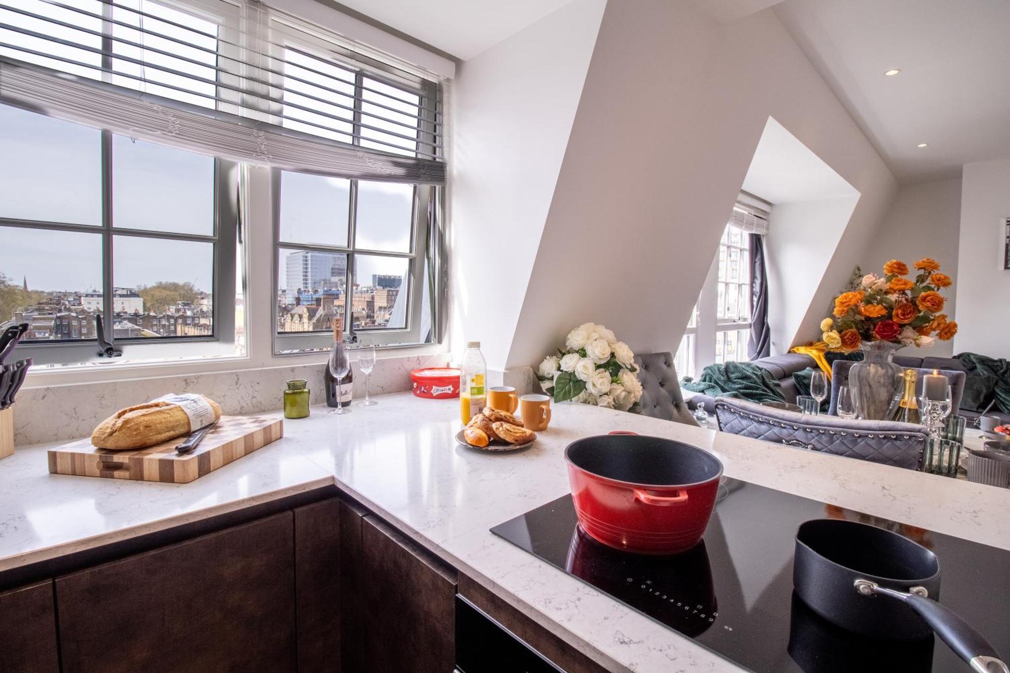 Luxurious 1-Bedroom Penthouse In Marble Arch 71 Londra Exterior foto