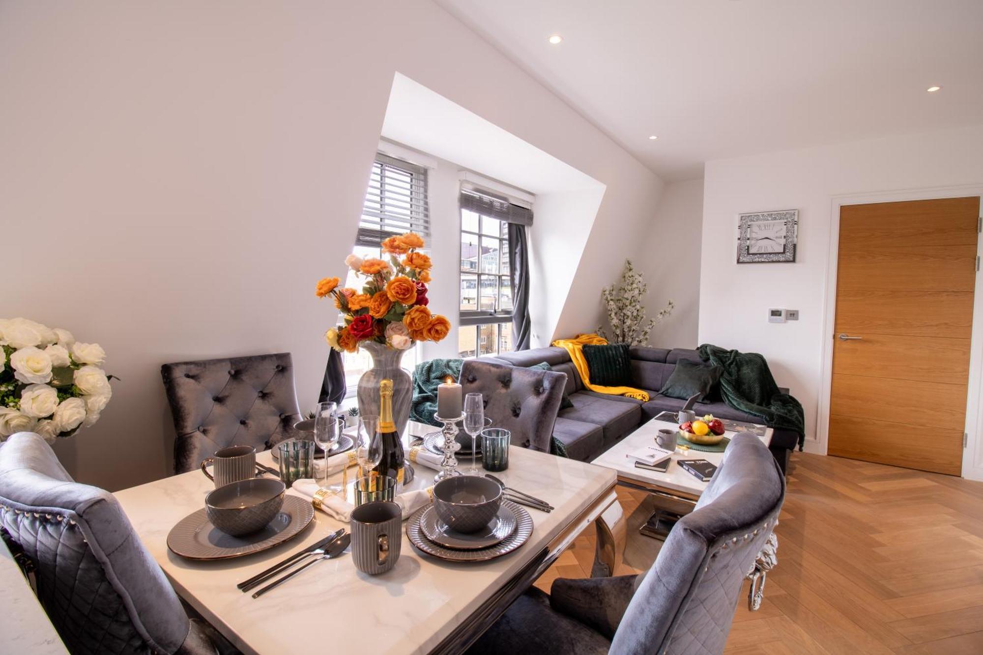 Luxurious 1-Bedroom Penthouse In Marble Arch 71 Londra Exterior foto