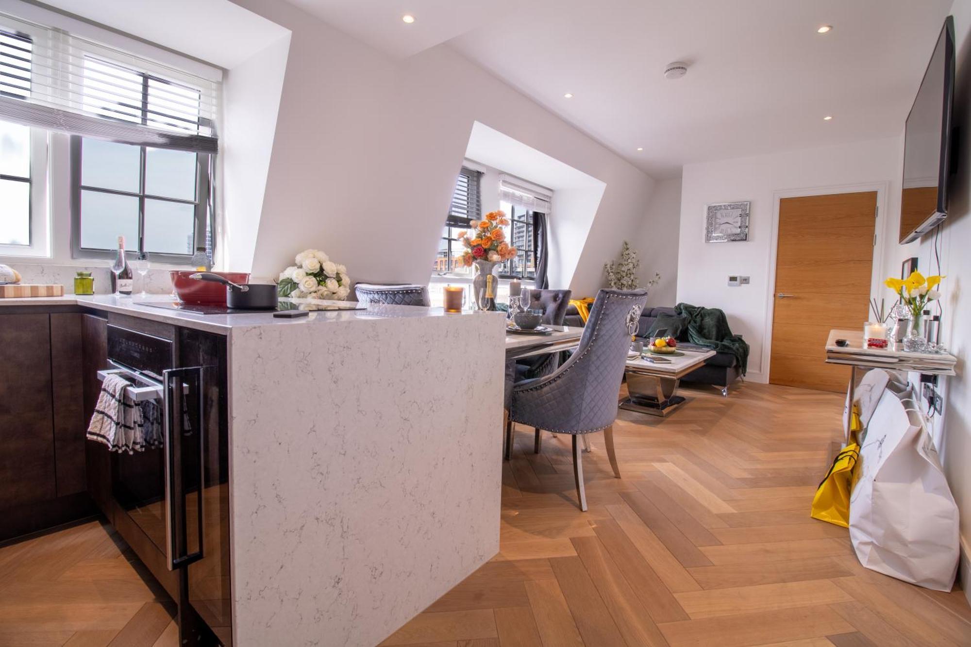 Luxurious 1-Bedroom Penthouse In Marble Arch 71 Londra Exterior foto