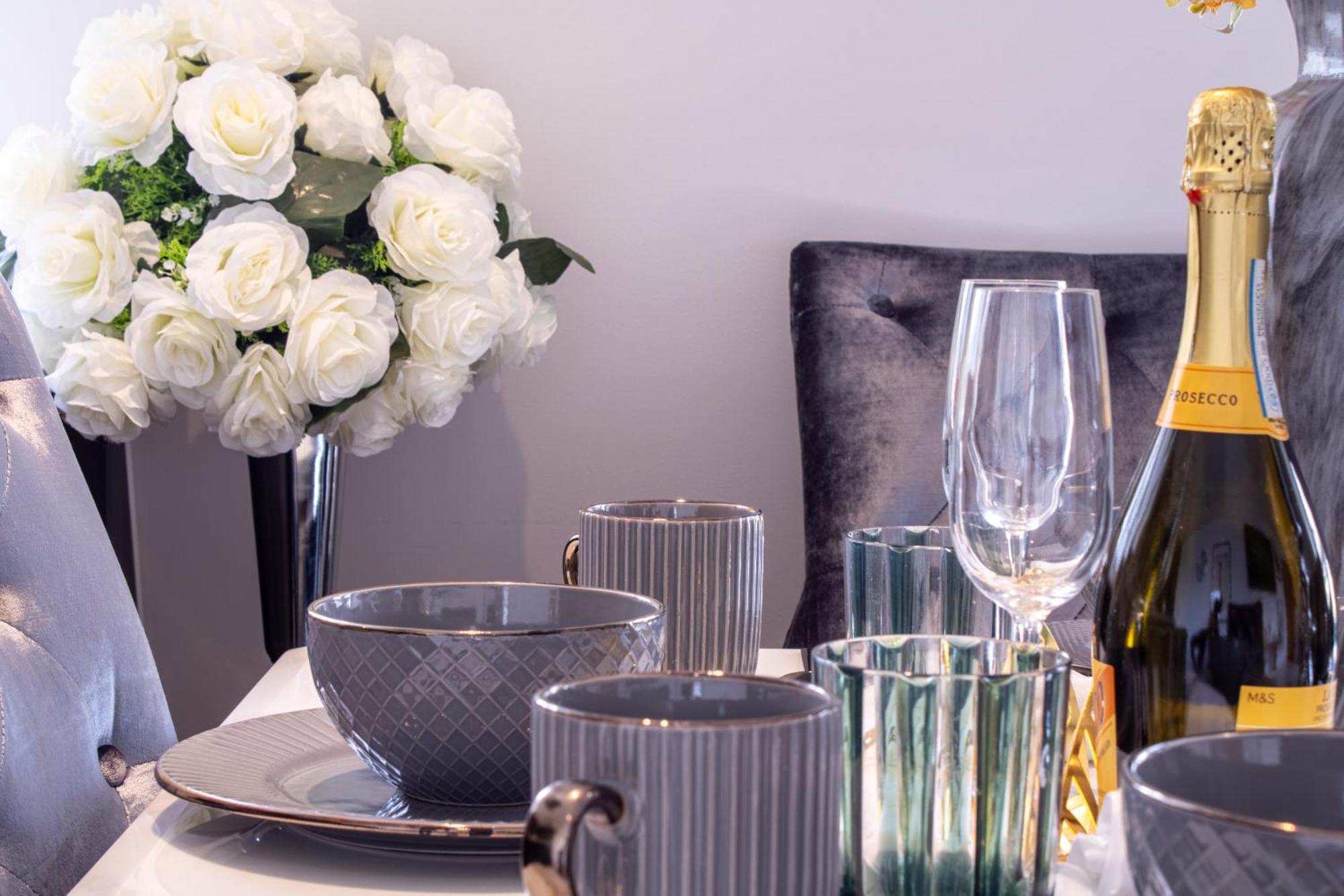 Luxurious 1-Bedroom Penthouse In Marble Arch 71 Londra Exterior foto
