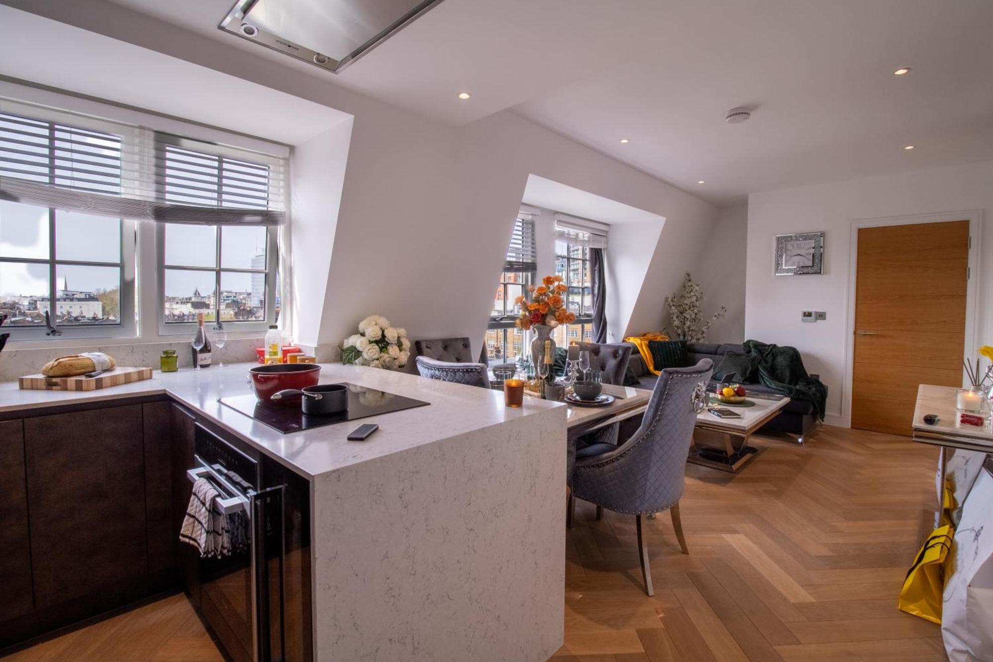 Luxurious 1-Bedroom Penthouse In Marble Arch 71 Londra Exterior foto
