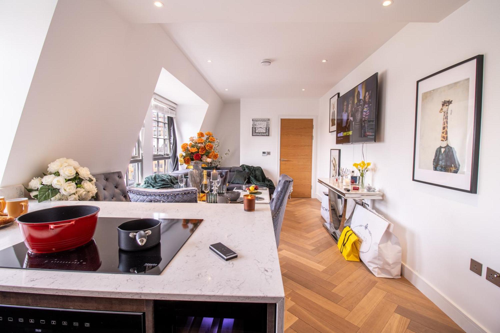 Luxurious 1-Bedroom Penthouse In Marble Arch 71 Londra Exterior foto