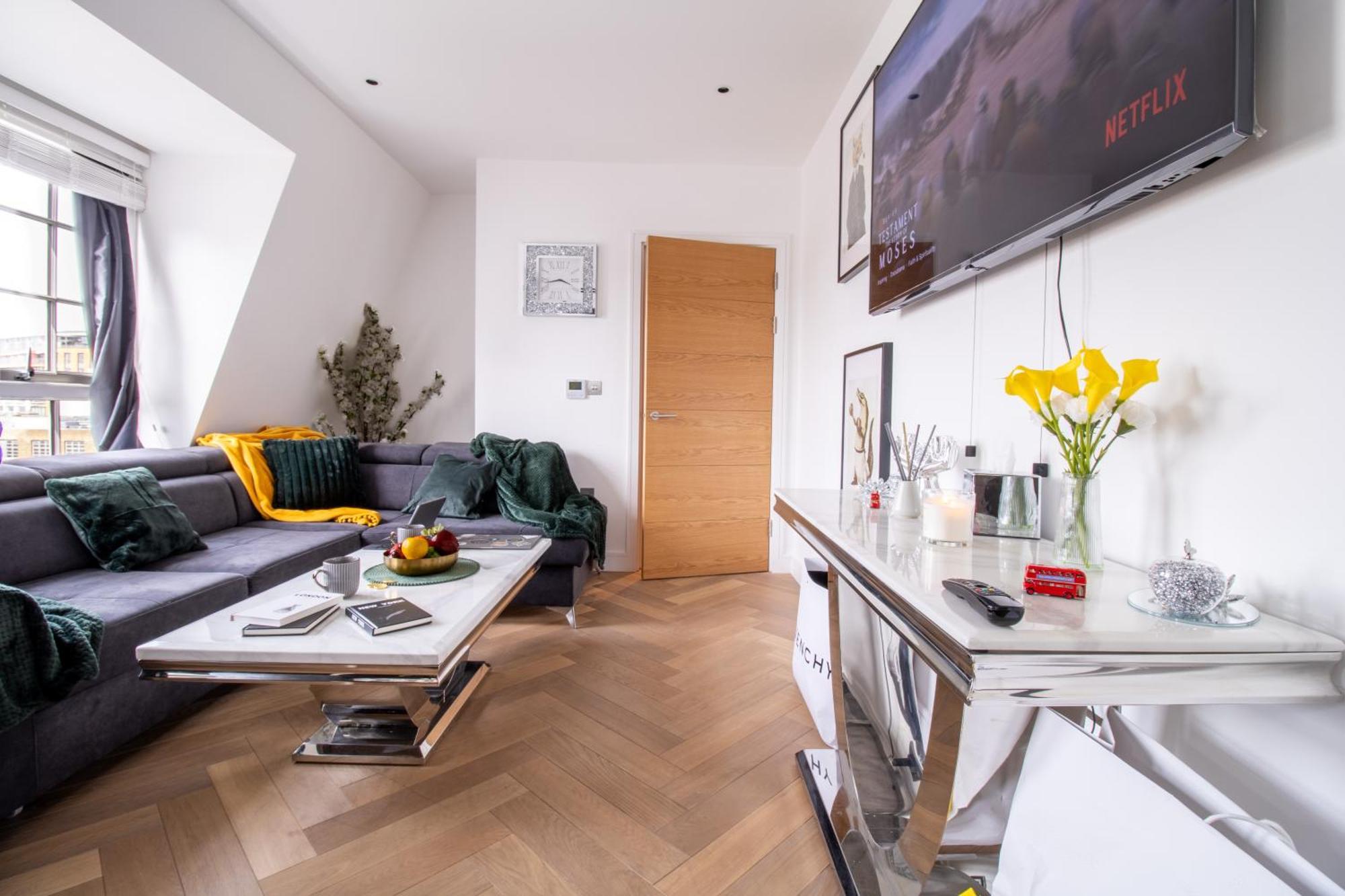 Luxurious 1-Bedroom Penthouse In Marble Arch 71 Londra Exterior foto